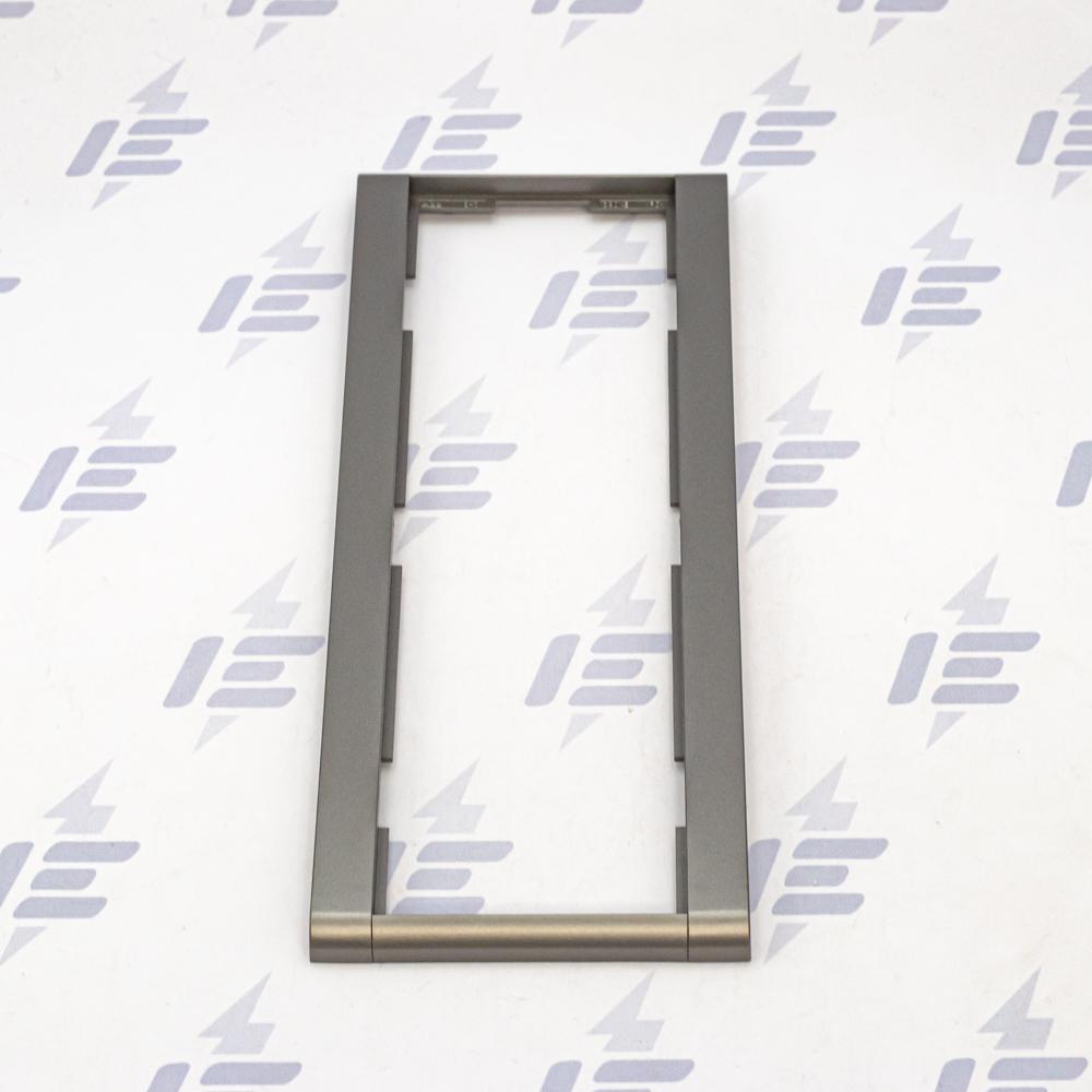3901F-A00131 36 Rámeček trojnásobný, svislý