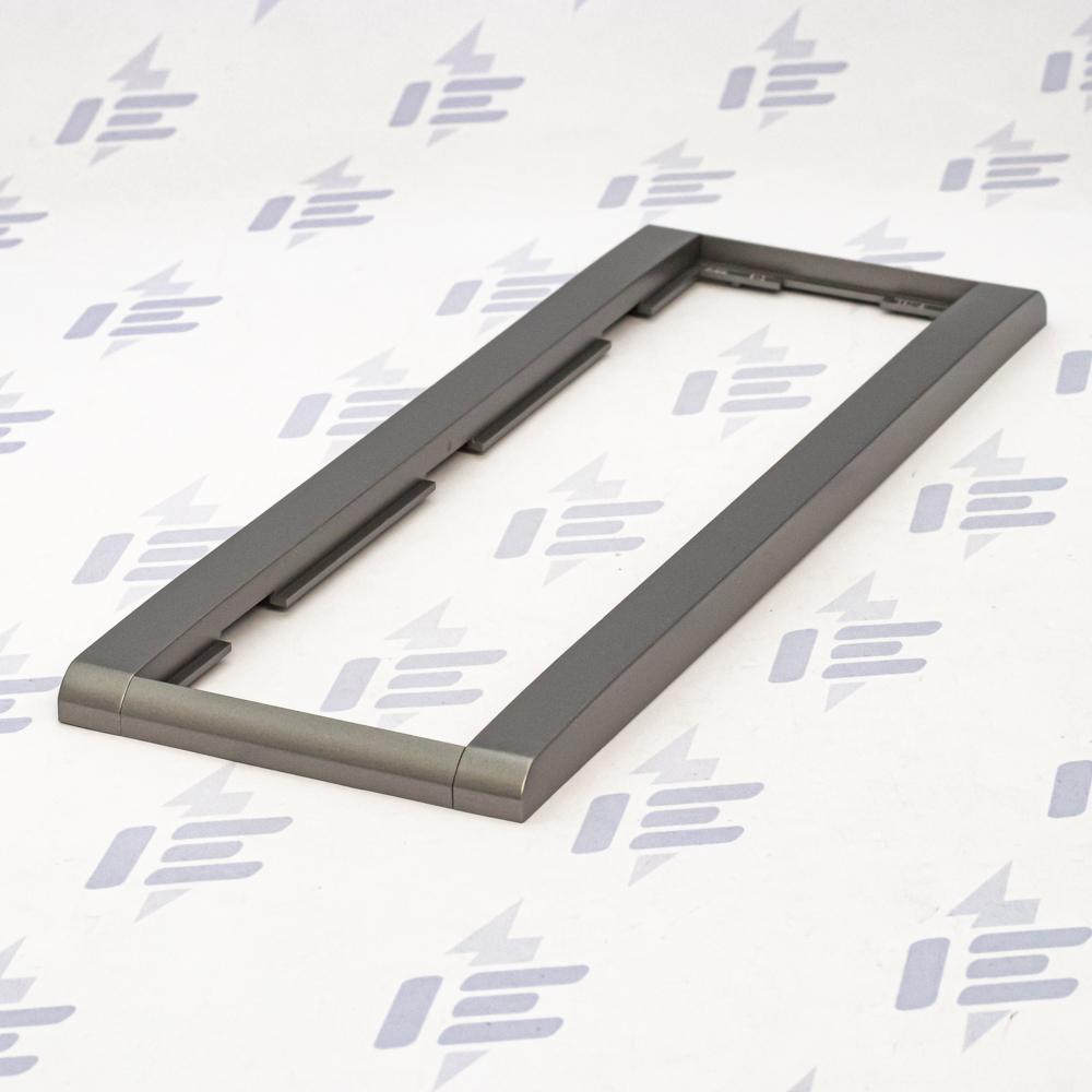 3901F-A00131 36 Rámeček trojnásobný, svislý