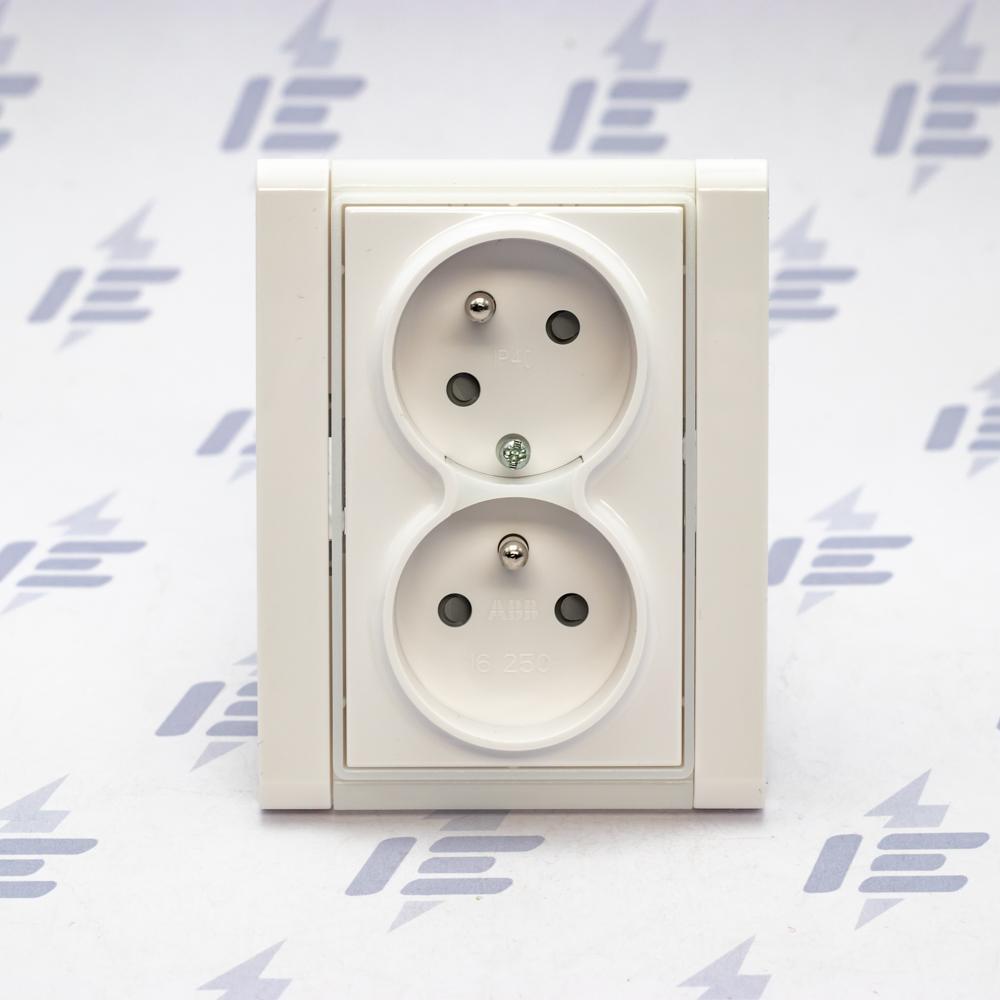 5513F-C02357 01 Zásuvka dvojnásobná chráněná s clonkami, bezšroub. svorky