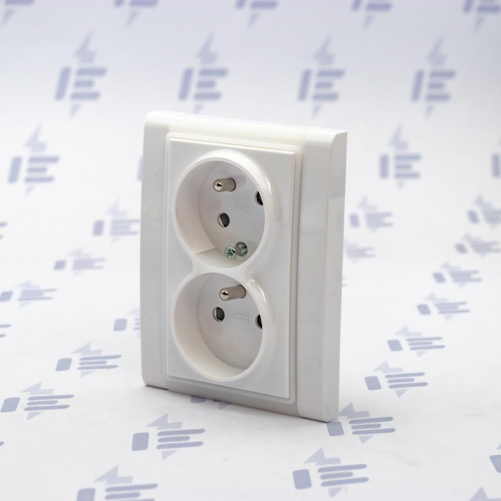 5513F-C02357 01 Zásuvka dvojnásobná chráněná s clonkami, bezšroub. svorky