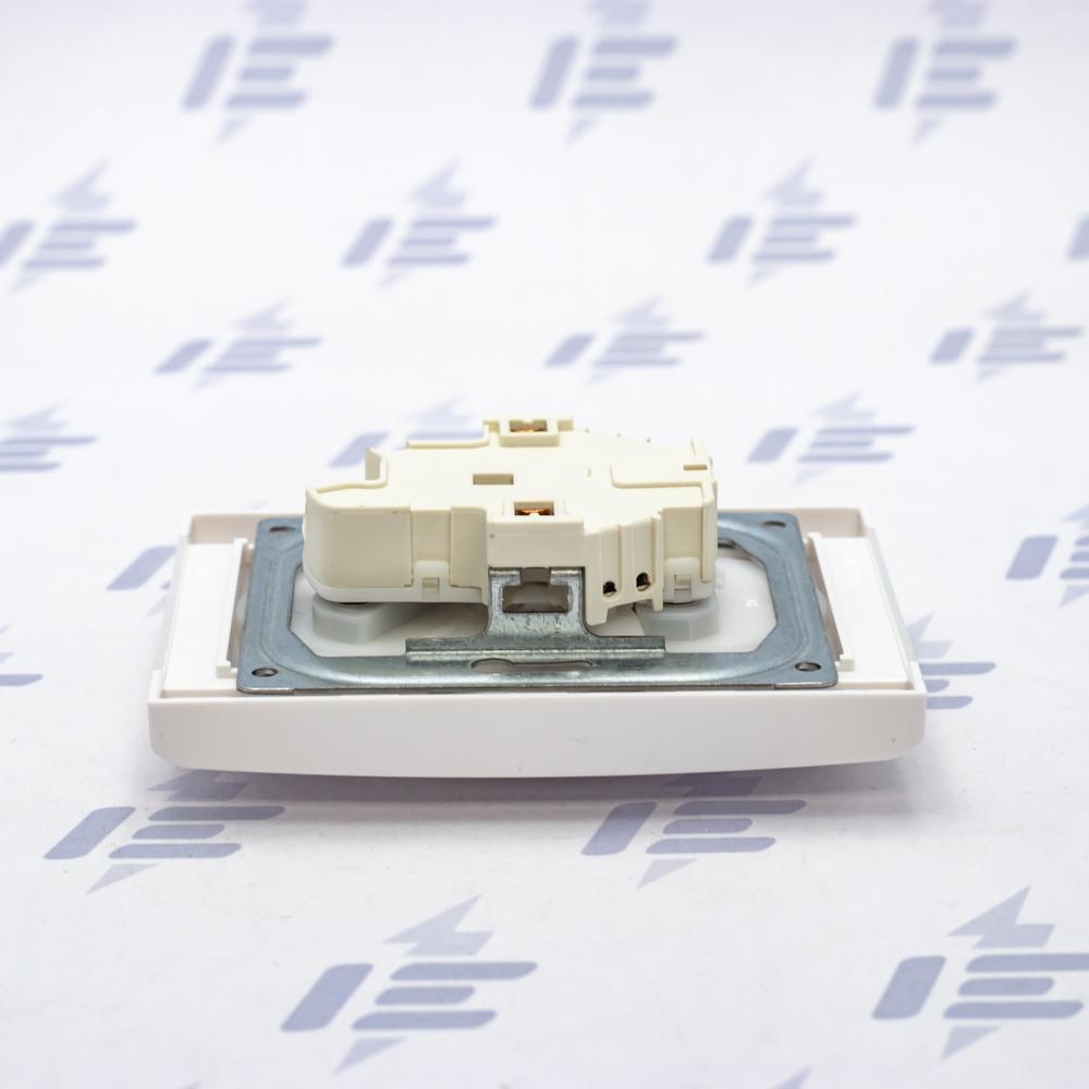 5513F-C02357 01 Zásuvka dvojnásobná chráněná s clonkami, bezšroub. svorky