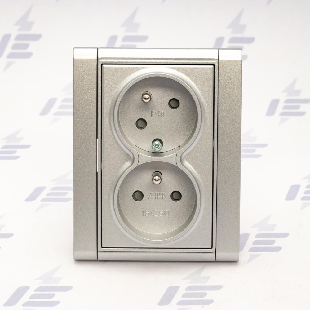 5513F-C02357 08 Zásuvka dvojnásobná chráněná s clonkami, bezšroub. svorky