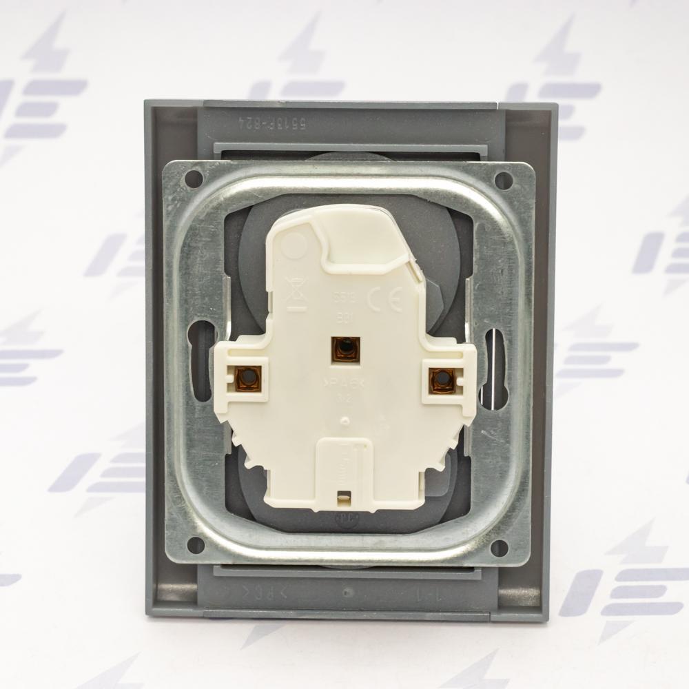 5513F-C02357 08 Zásuvka dvojnásobná chráněná s clonkami, bezšroub. svorky