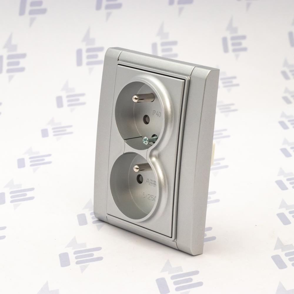 5513F-C02357 08 Zásuvka dvojnásobná chráněná s clonkami, bezšroub. svorky