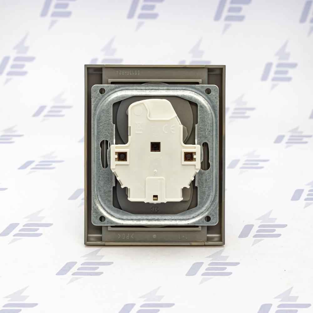 5513F-C02357 33 Zásuvka dvojnásobná chráněná s clonkami, bezšroub. svorky