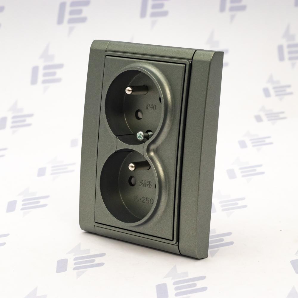 5513F-C02357 34 Zásuvka dvojnásobná chráněná s clonkami, bezšroub. svorky