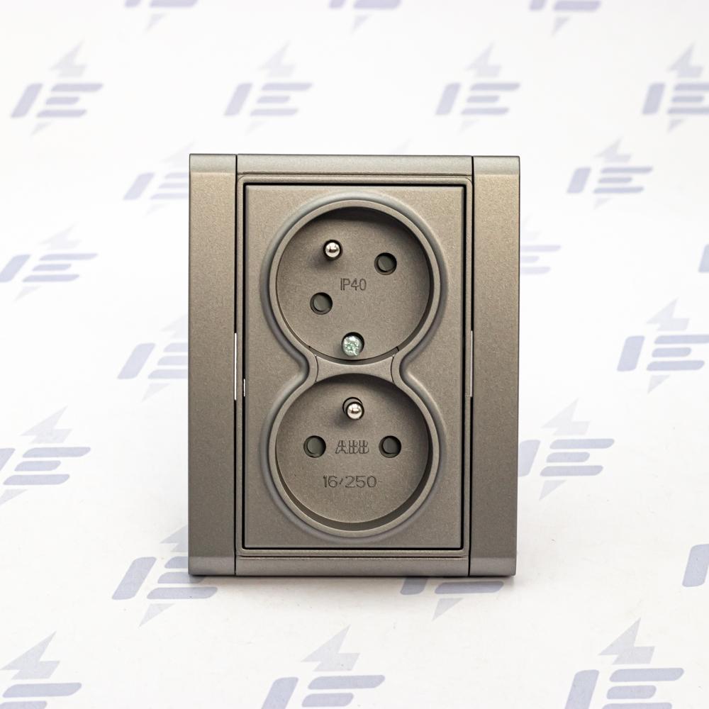 5513F-C02357 36 Zásuvka dvojnásobná chráněná s clonkami, bezšroub. svorky