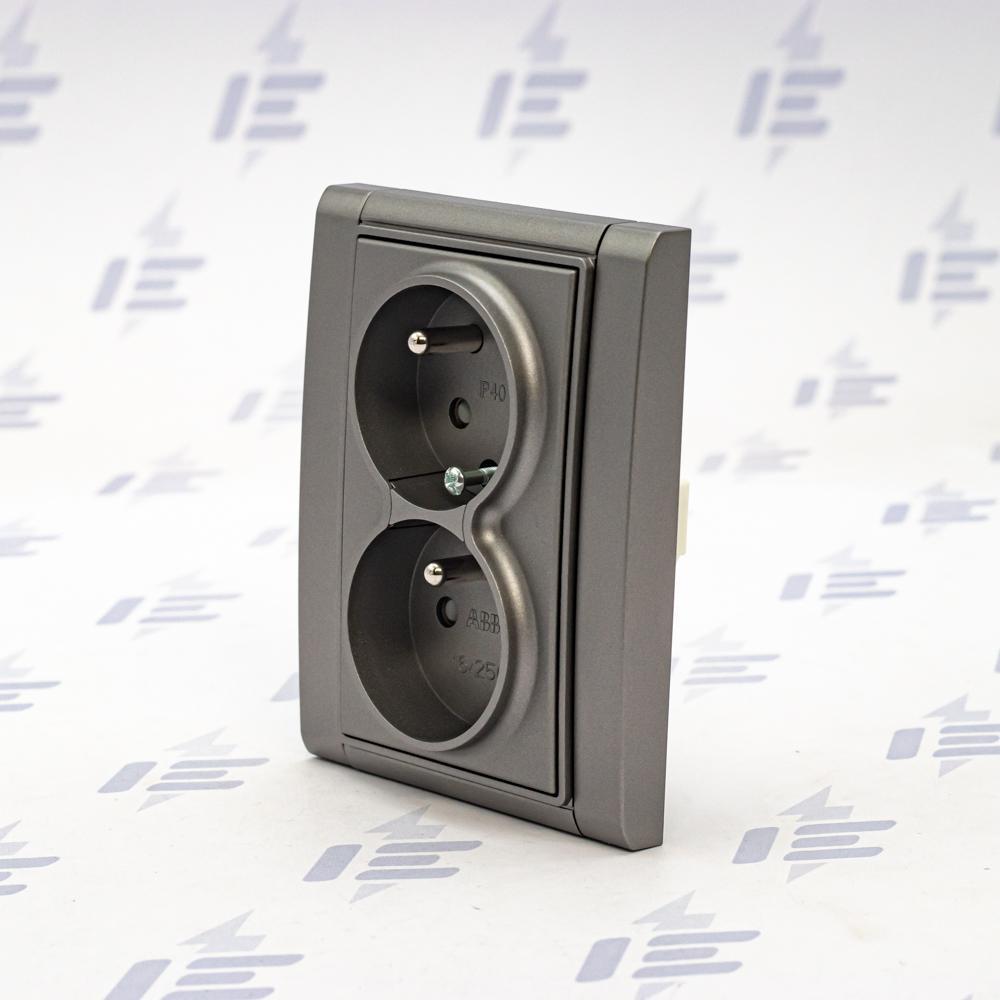 5513F-C02357 36 Zásuvka dvojnásobná chráněná s clonkami, bezšroub. svorky