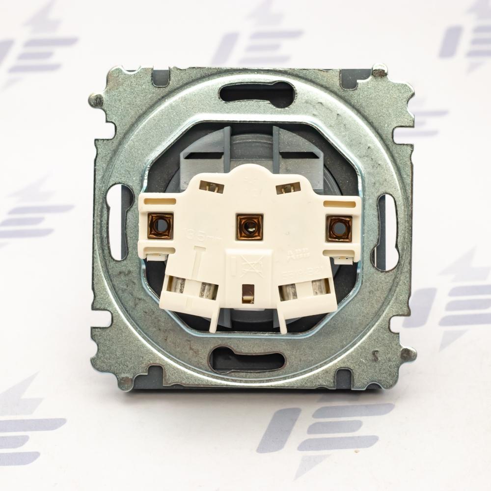 5519E-A02357 34 Zásuvka jednonásobná, chráněná, s clonkami, bezšroubové svorky