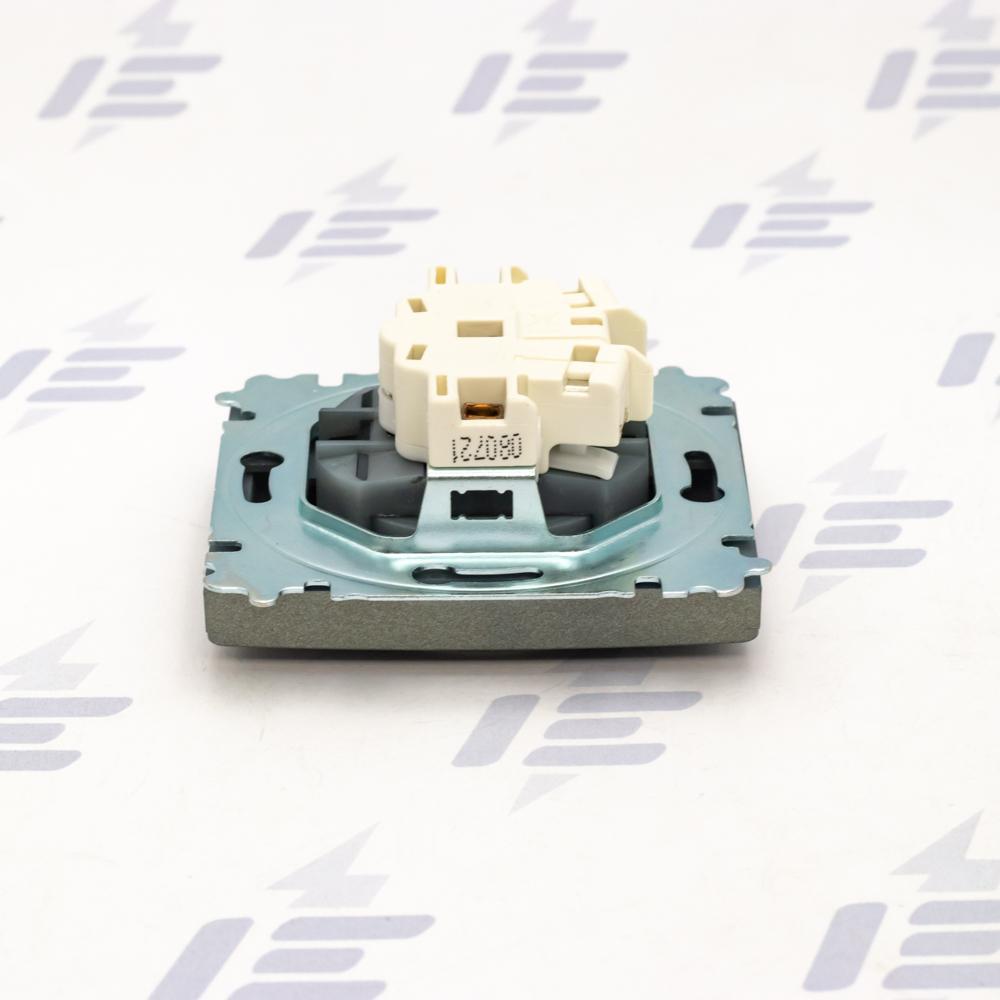 5519E-A02357 34 Zásuvka jednonásobná, chráněná, s clonkami, bezšroubové svorky