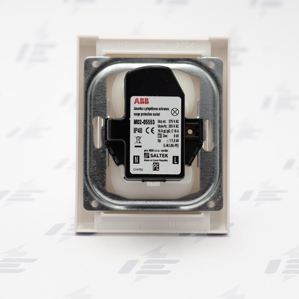 5593F-C02357 01 Zásuvka 2násobná s natoč. dutinou, s přep. ochr., s optickou sig.