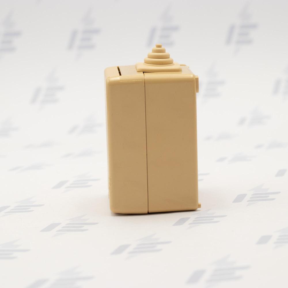 5518-2929 D Zásuvka jednonásobná s víčkem, IP44