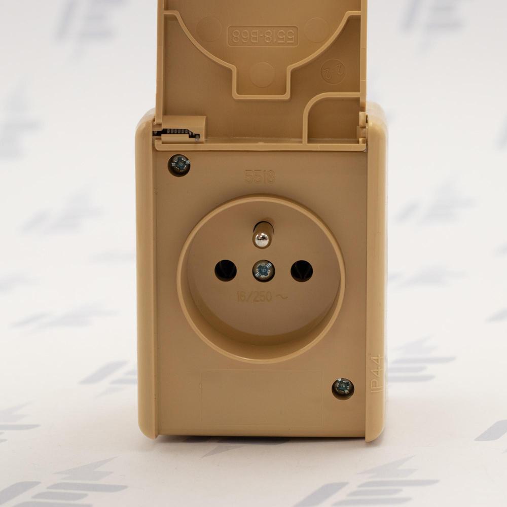 5518-2929 D Zásuvka jednonásobná s víčkem, IP44