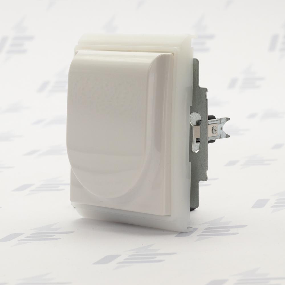 5518E-A02999 01 Zásuvka jednonásobná s ochr. kolíkem, s clonkami, víčkem, s drápky, IP44