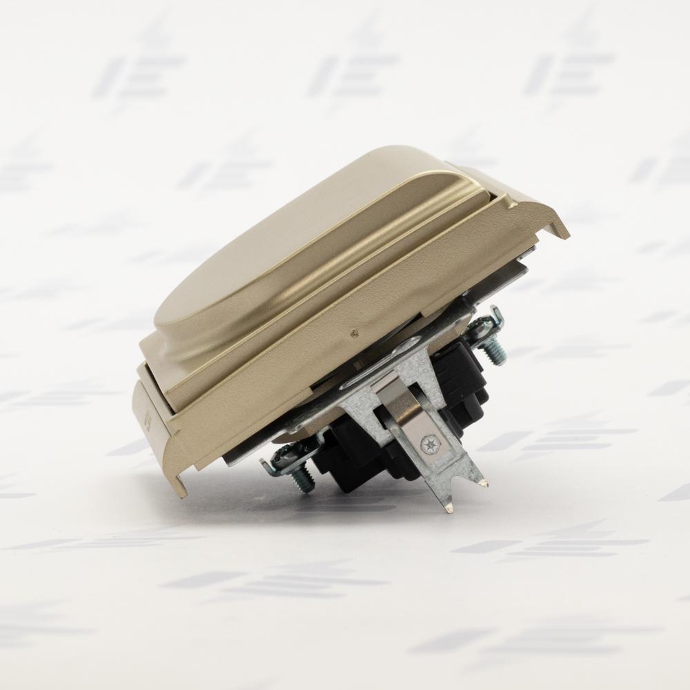 5518E-A02999 33 Zásuvka jednonásobná s ochr. kolíkem, s clonkami, víčkem, s drápky, IP44