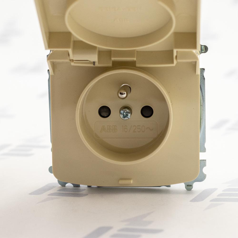 5519A-A02997 C Zásuvka jednonásobná s clonkami, s víčkem, IP44, bezšroubové svorky