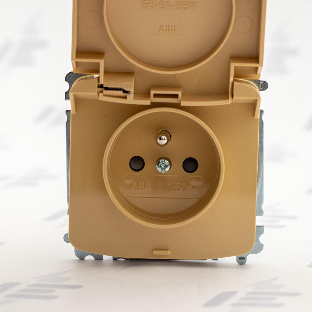 5519A-A02997 D Zásuvka jednonásobná s clonkami, s víčkem, IP44, bezšroubové svorky