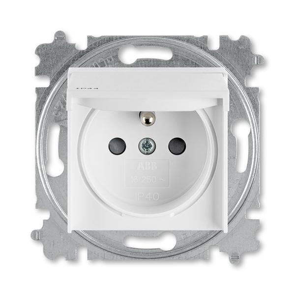 5519H-A02997 03 Zásuvka jednonásobná s ochr. kolíkem, s clonkami, s víčkem, IP44