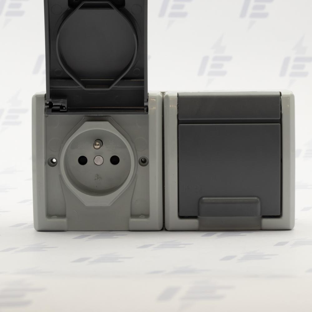 19083 ATLAS IP55 Zásuvka 2x 2P+PE, 2-násobná vodorovná s ochr. kolíkem, šedá