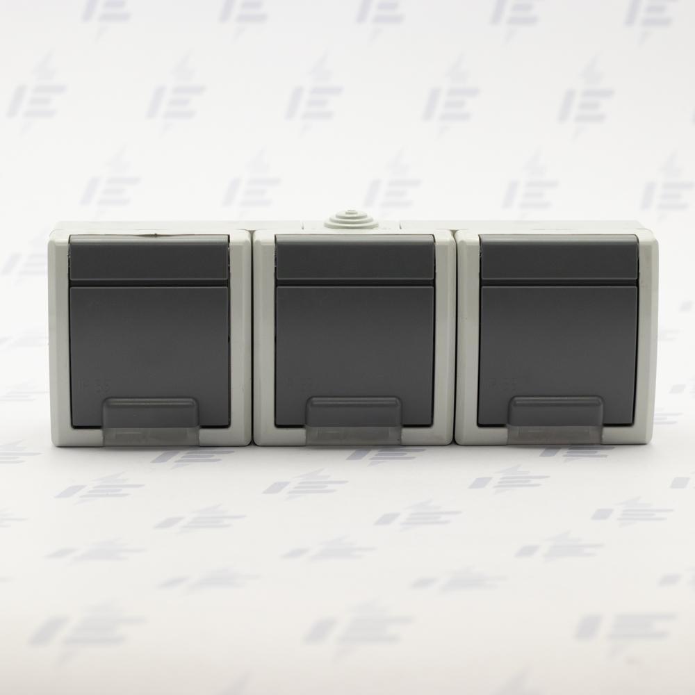 19084 ATLAS IP55 Zásuvka 3x 2P+PE, 3-násobná vodorovná s ochr. kolíkem, šedá