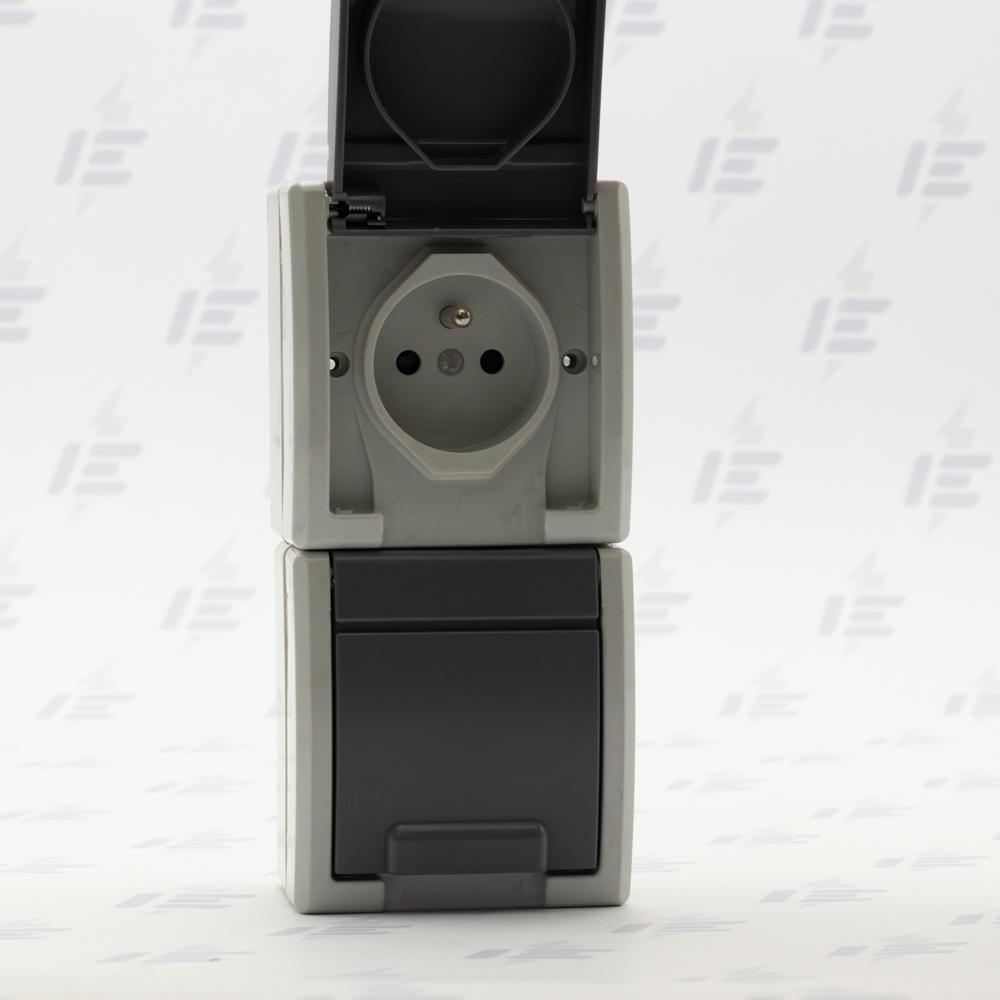 19087 ATLAS IP55 Zásuvka 2x 2P+PE, 2-násobná svislá s ochr. kolíkem, šedá