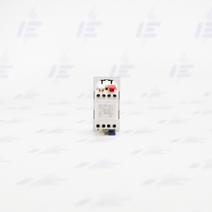 NU310330S Unica - Přepínač střídavý s nulovou svorkou řazení 6, 1M, Aluminium