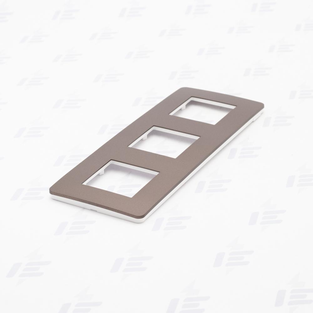 NU280616 Unica Studio Color - Krycí rámeček trojnásobný, Chocolate/Bílý