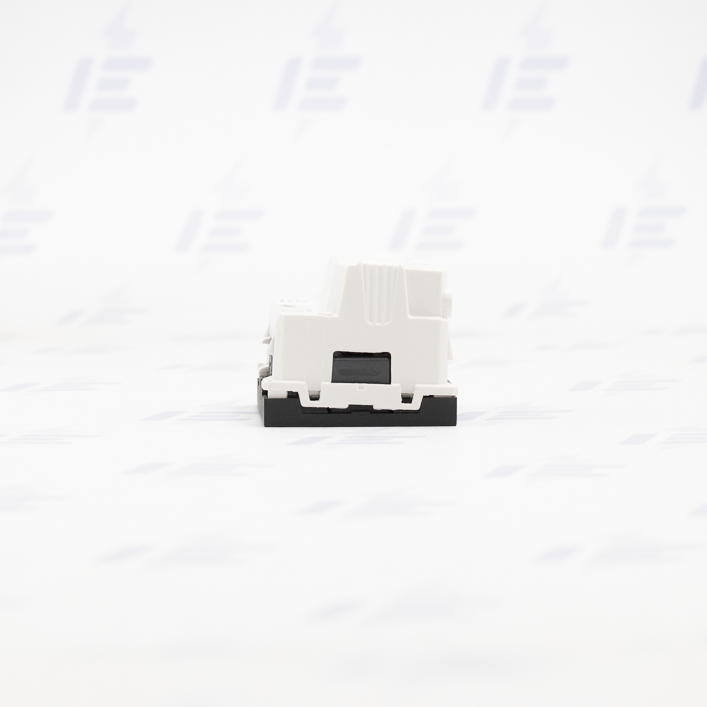 NU303954E Unica - Zásuvka 250V/16A 2P+E, clonky, šroubová, Antracit