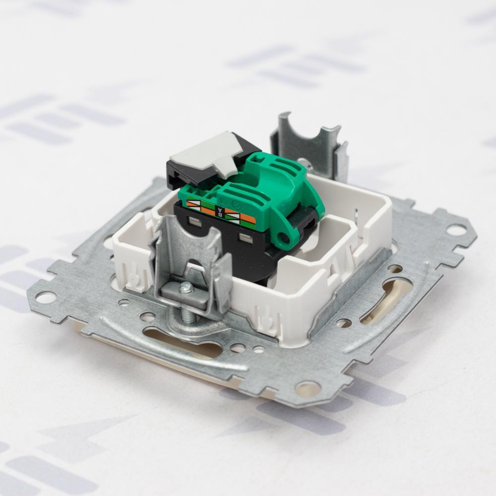 SDD112451 Sedna D/E - Datová zásuvka 1xRJ45 kat. 5e UTP, Béžová