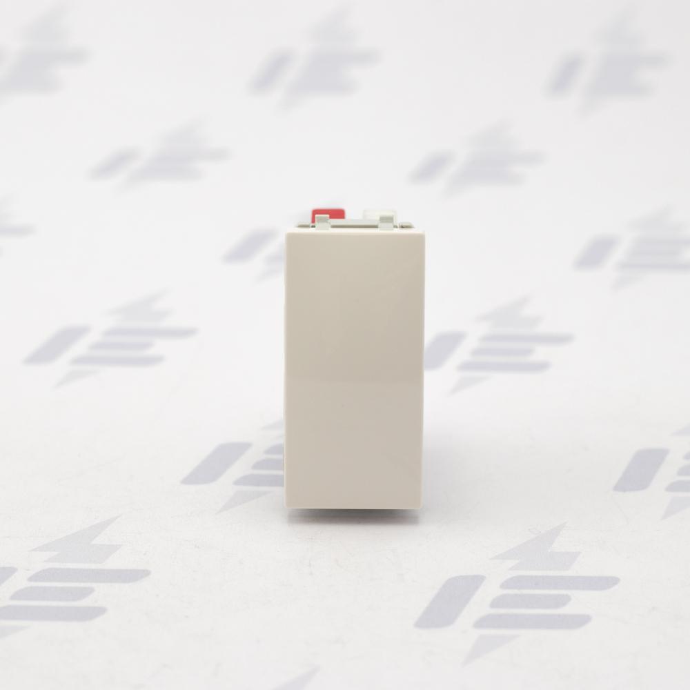 MGU3.103.25 Unica - Přepínač střídavý, řazení 6,1 modul, Marfil