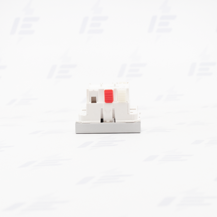 NU320330 Unica - Přepínač střídavý řazení 6, 2M, Aluminium