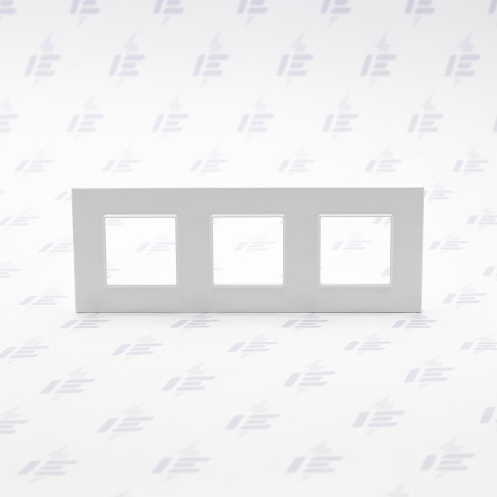 MGU2.706.18 Unica Quadro - Krycí rámeček trojnásobný, Polar