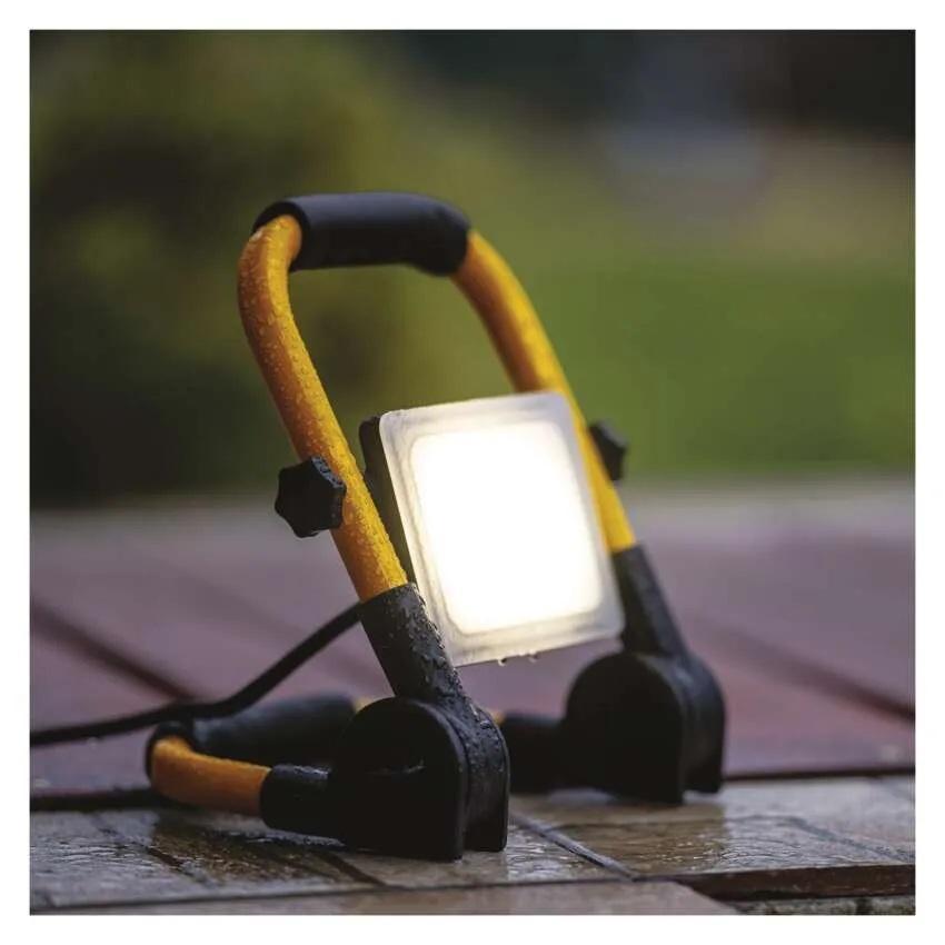 PŘENOSNÝ LED REFLEKTOR ILIO 21W 1900LM IP44 NW
