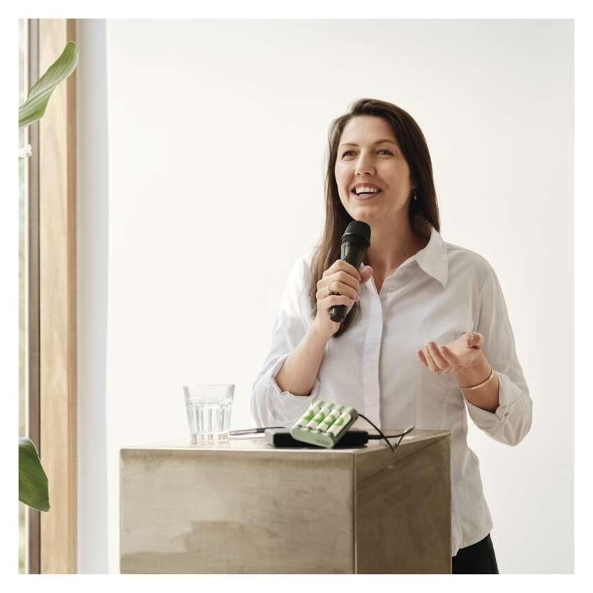 B50457 Nabíječka baterií GP Speed M452 + 4× AA REC 2600 (1604845210)