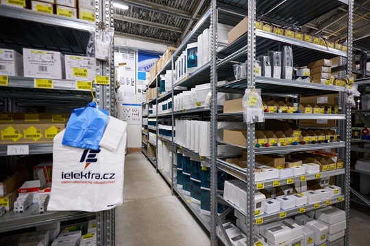 Rozvaděče v prodejně elektromateriálu iElektra