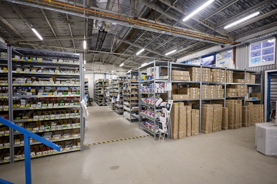 Prodejní hala s elektromateriálem iElektra